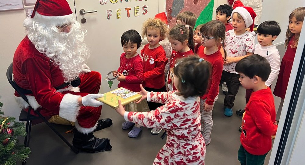 Noël, une belle histoire au pays des enfants… • École Sacré-Cœur